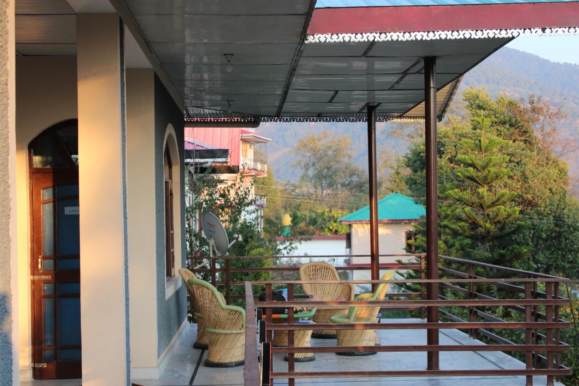 Aditya Homestay Bir-Billing Surrounded By Mountains Екстериор снимка