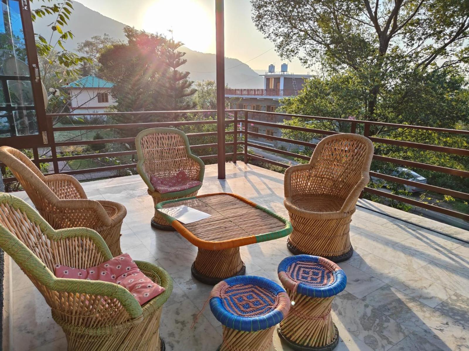 Aditya Homestay Bir-Billing Surrounded By Mountains Екстериор снимка