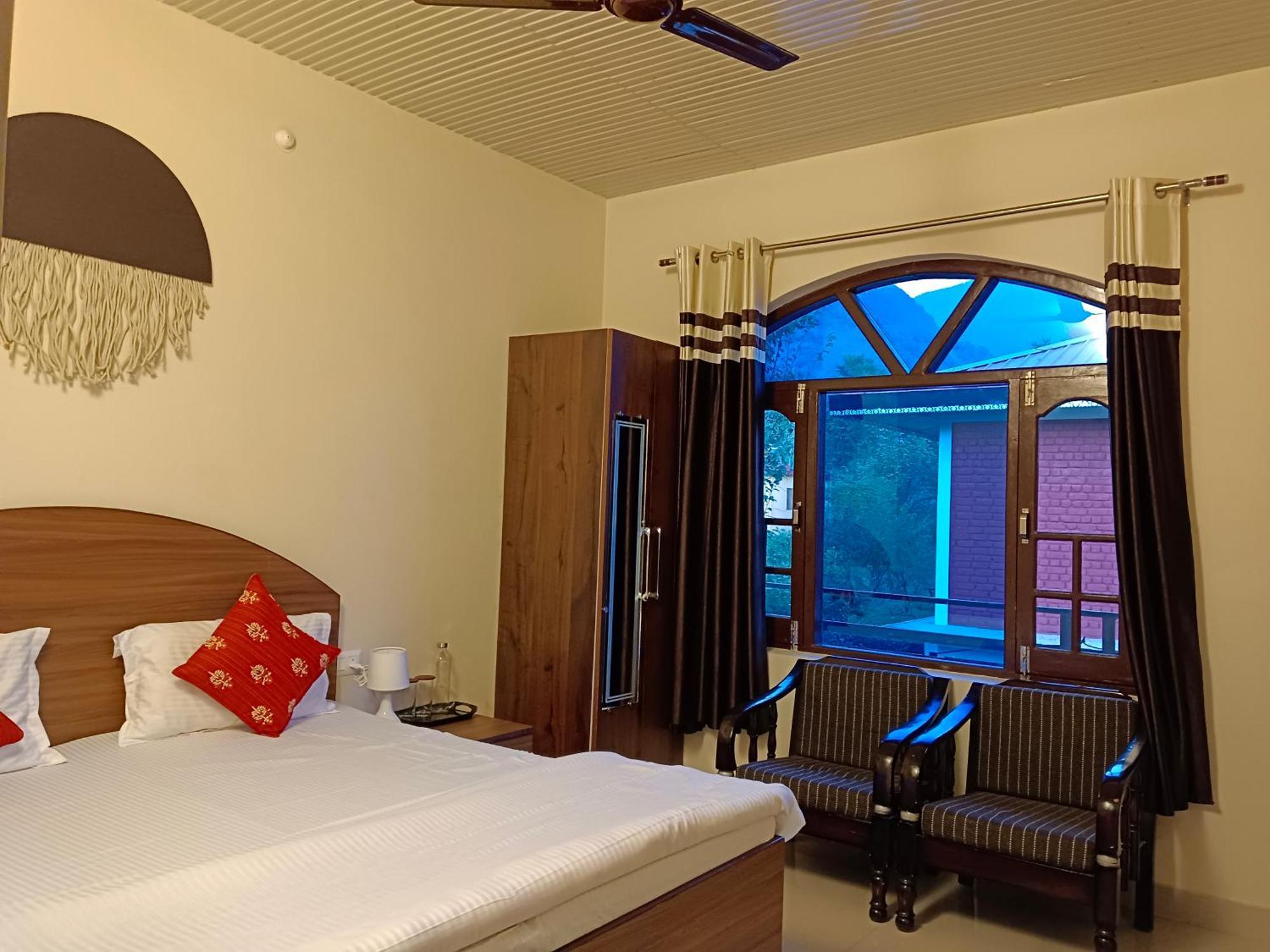 Aditya Homestay Bir-Billing Surrounded By Mountains Екстериор снимка